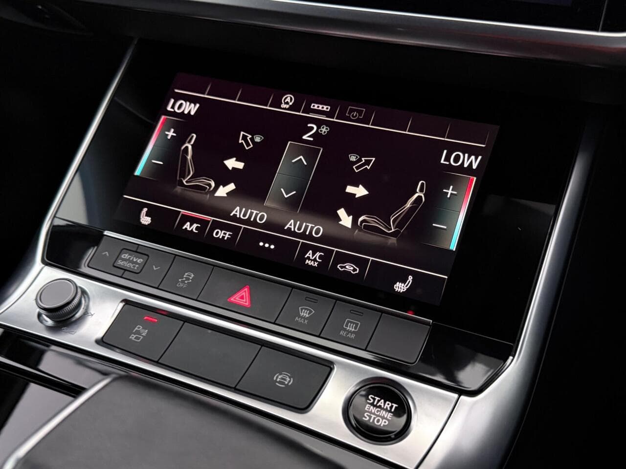 Audi A6 Avant thumbnail Infotainment System