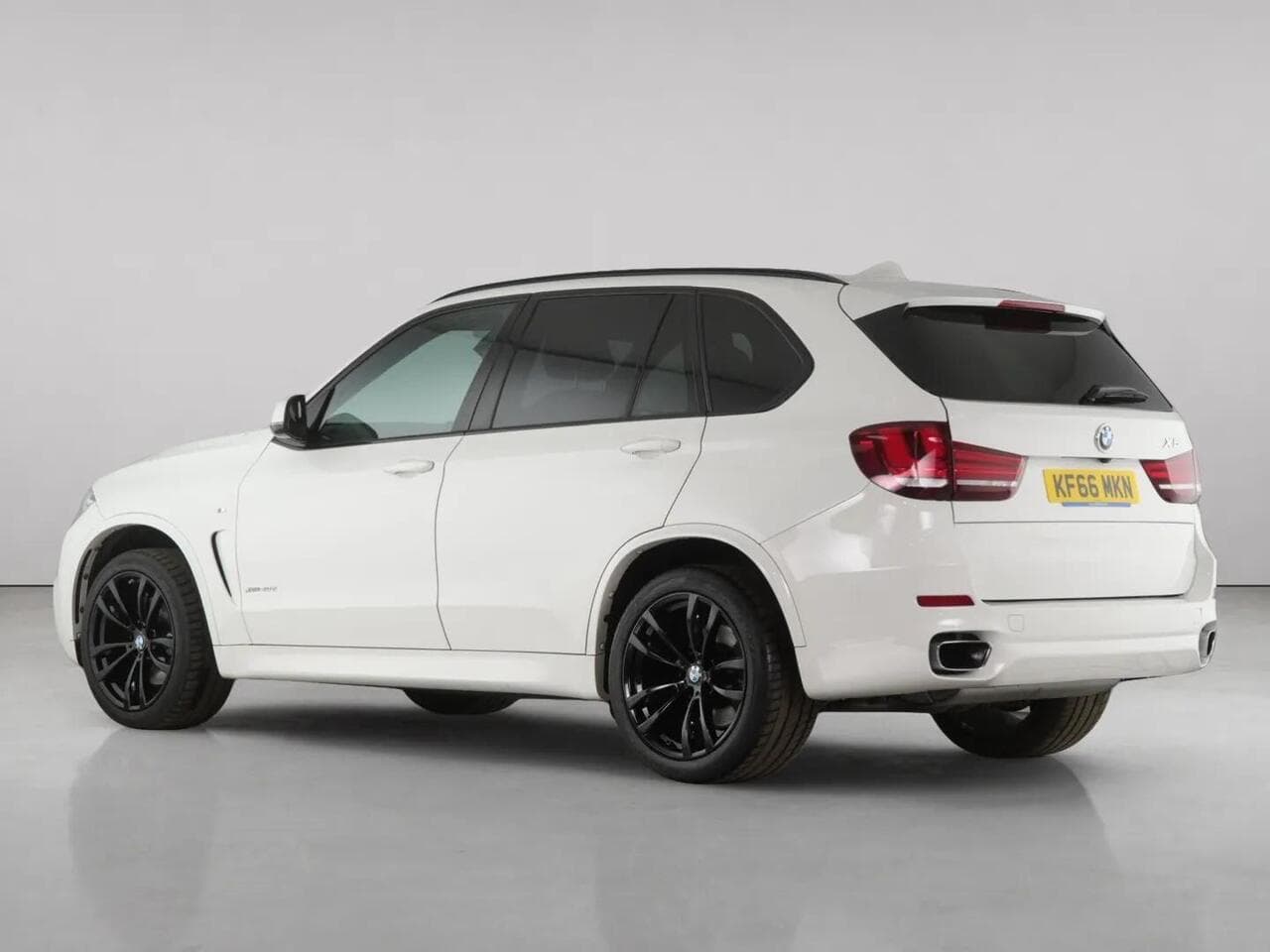 BMW X5 thumbnail Rear Left