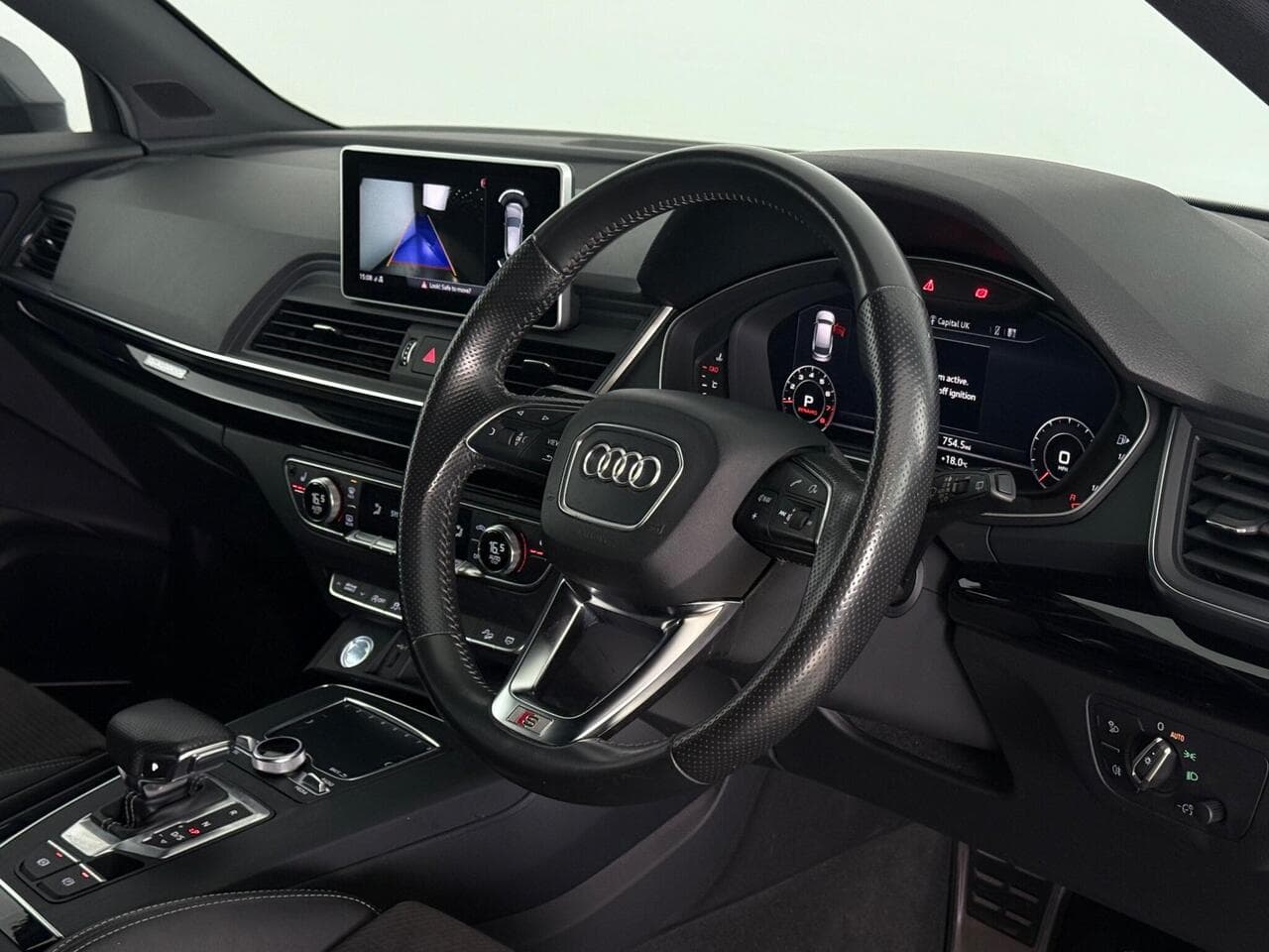 Audi Q5 thumbnail Interior Front