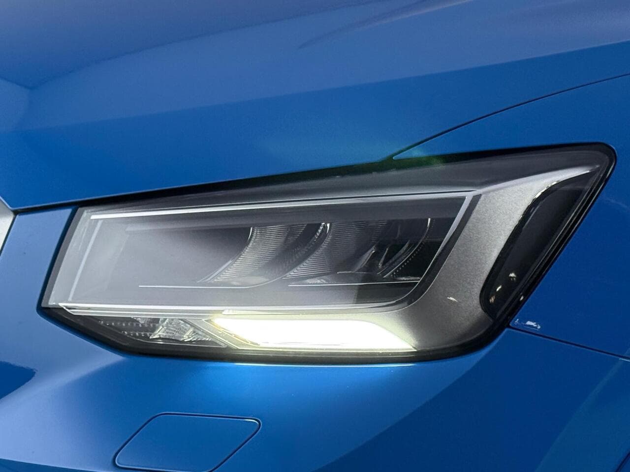 Audi Q2 thumbnail Lights Front