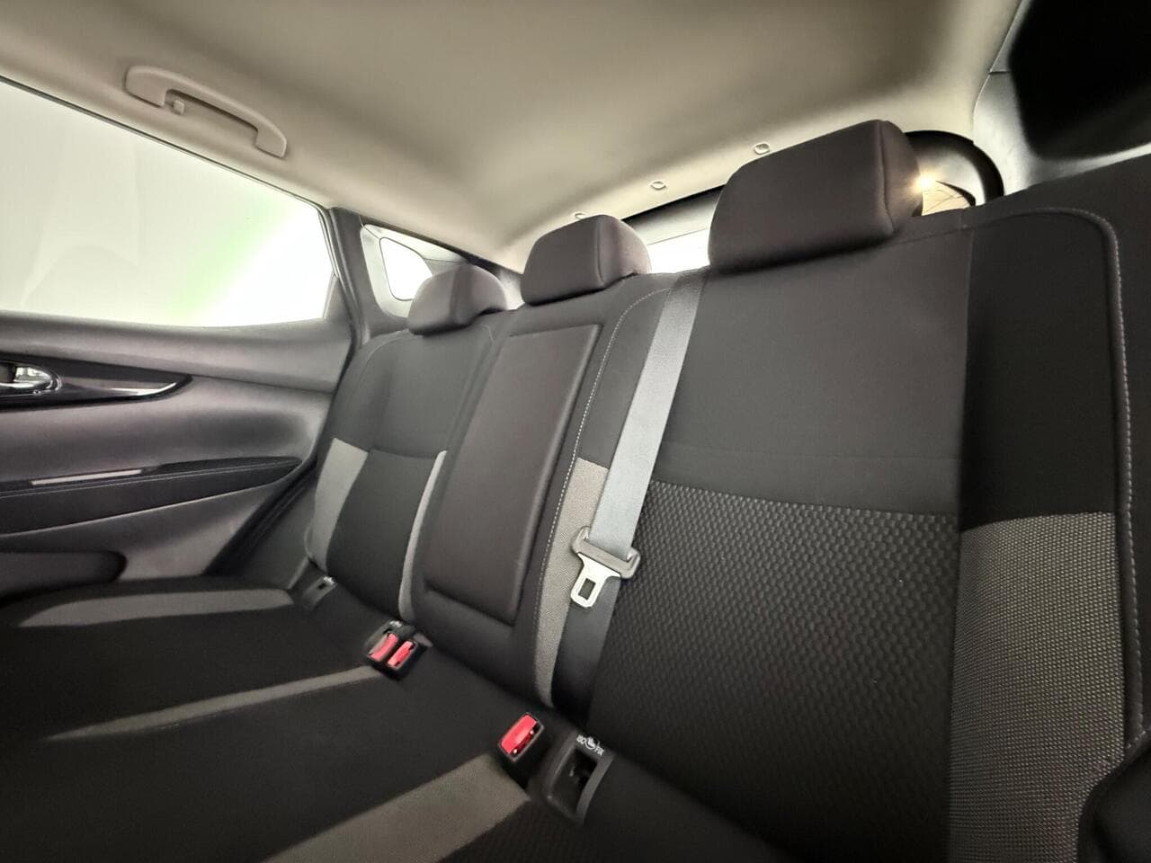 Nissan Qashqai thumbnail Seats Rear