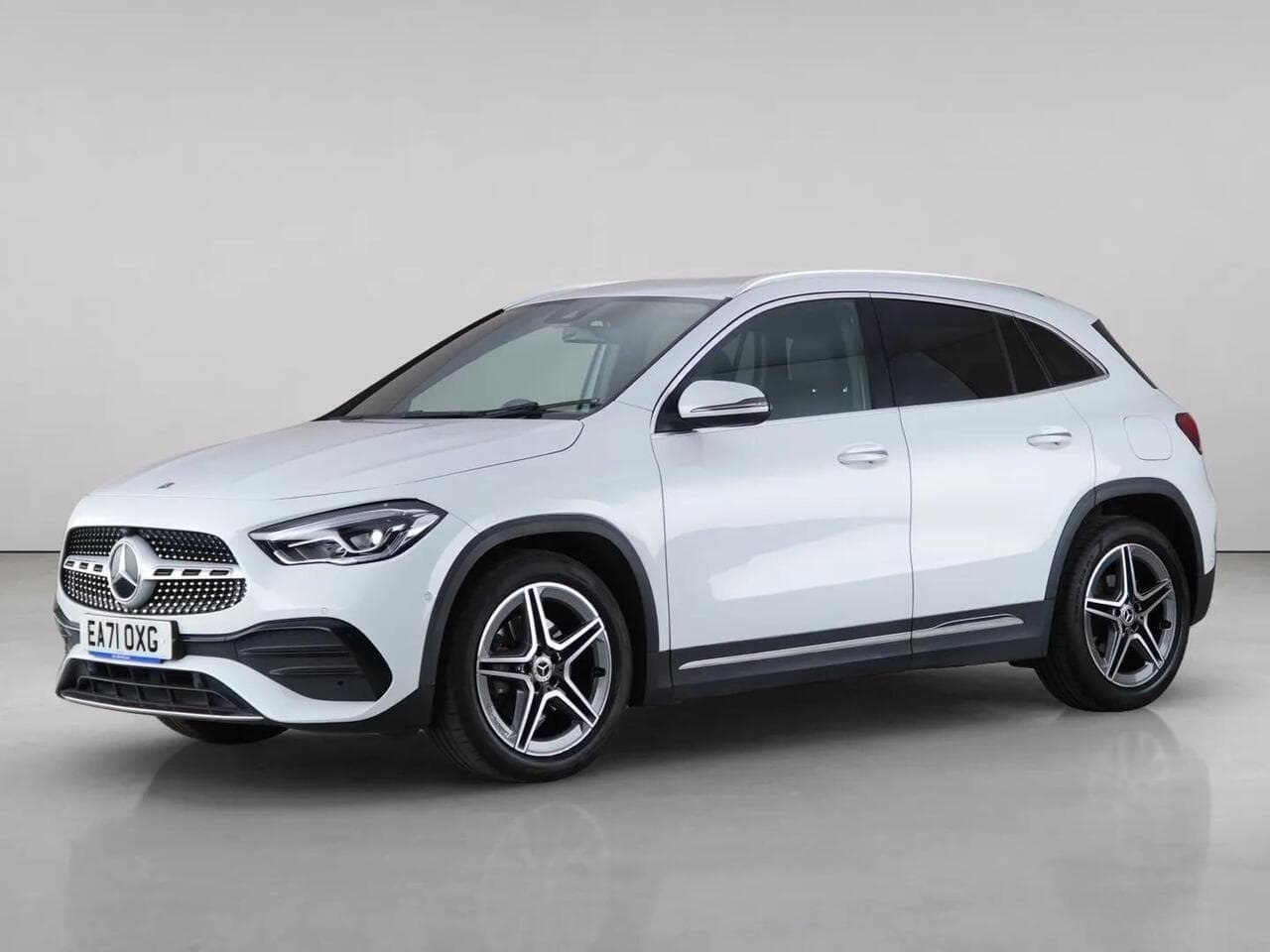 Mercedes-Benz GLA thumbnail Front Left
