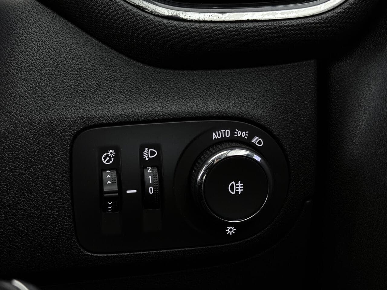 Vauxhall Crossland X thumbnail Misc Controls