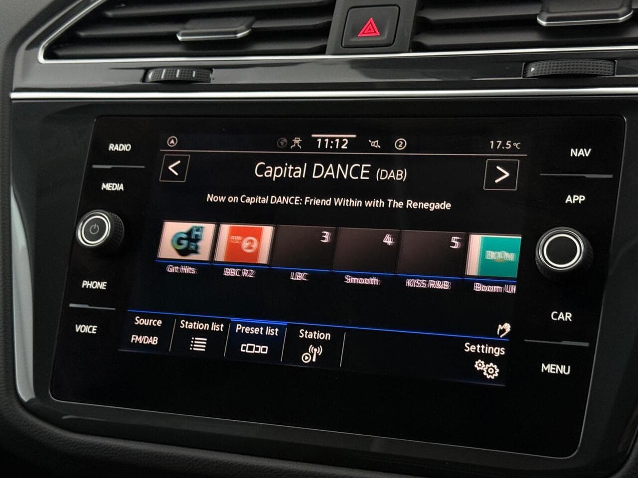 Volkswagen Tiguan thumbnail Infotainment System