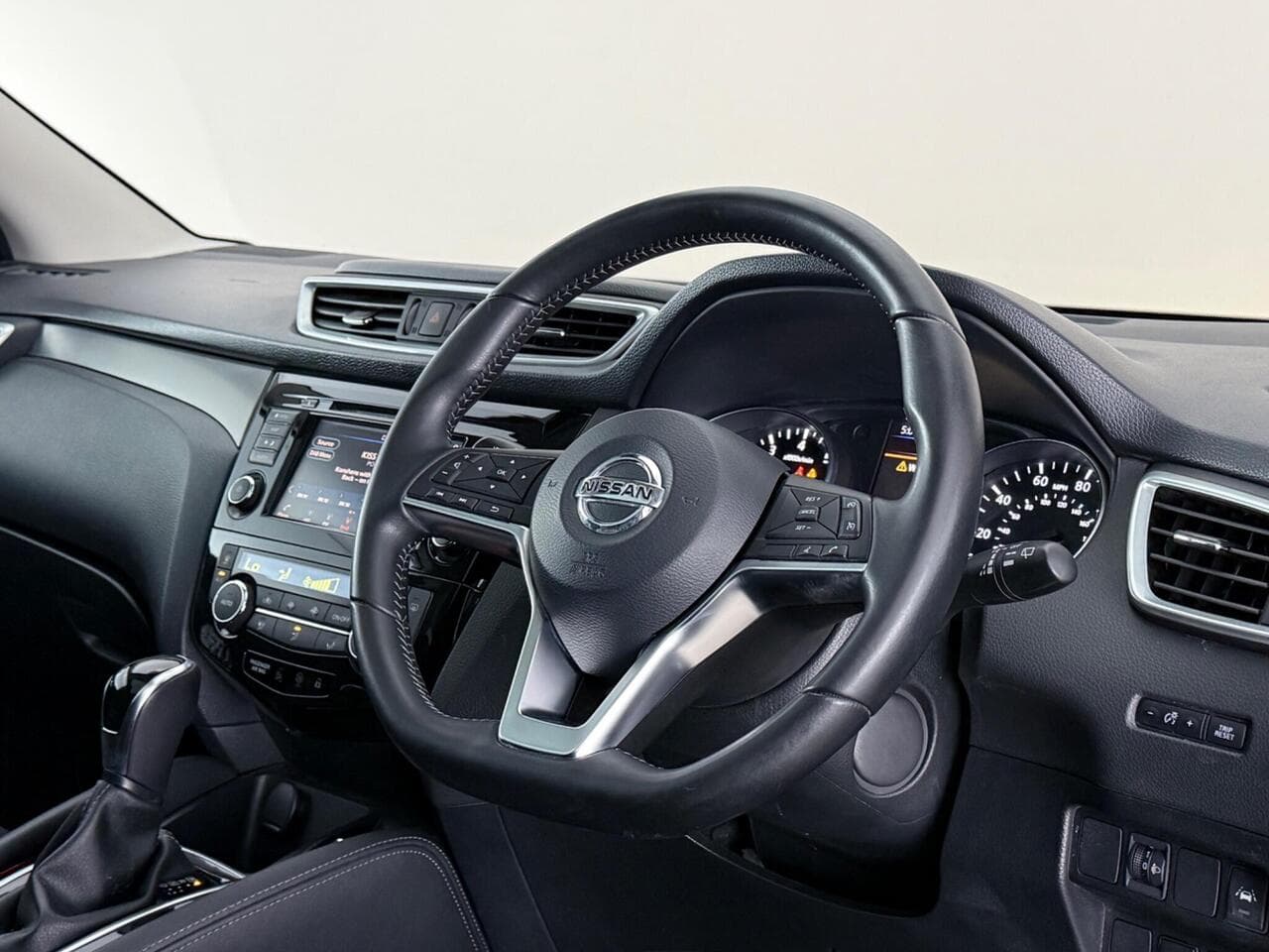 Nissan Qashqai thumbnail Steering Wheel