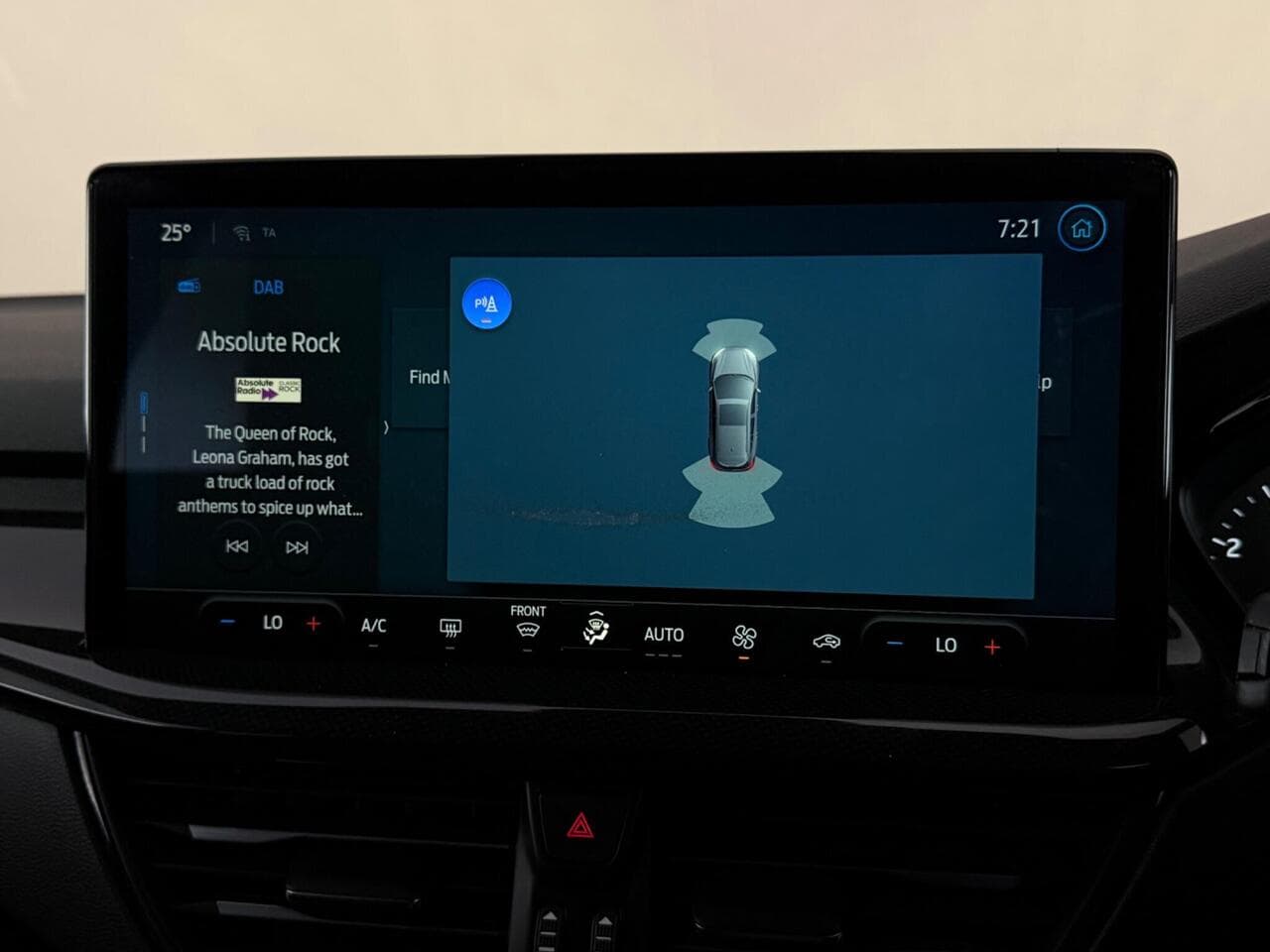 Ford Focus thumbnail Infotainment System
