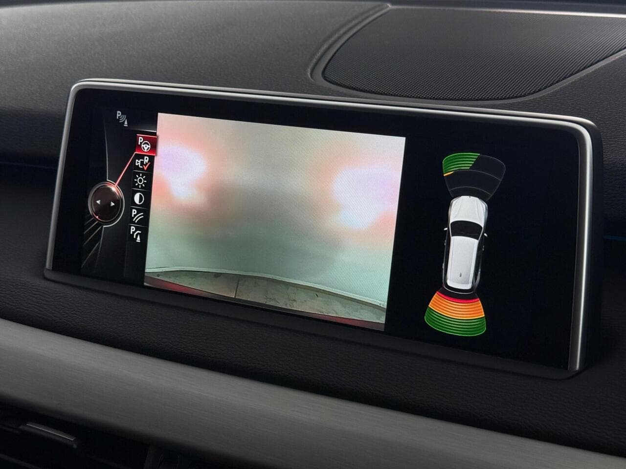 BMW X5 thumbnail Infotainment System