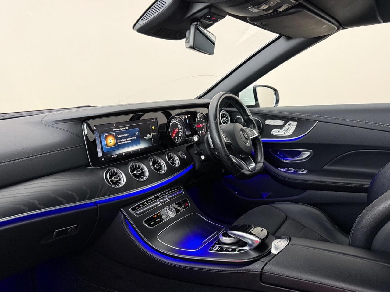 Mercedes-Benz E Class thumbnail Interior Front