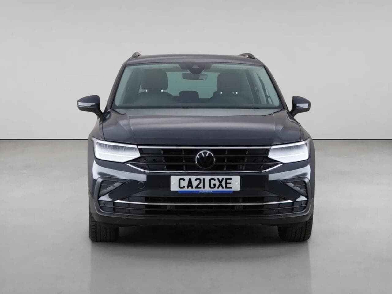 Volkswagen Tiguan thumbnail Front