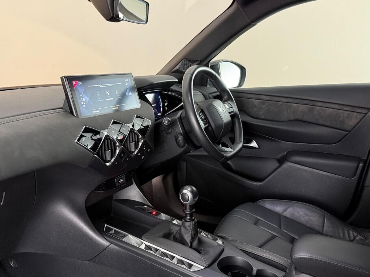 DS AUTOMOBILES DS 3 CROSSBACK thumbnail Interior Front