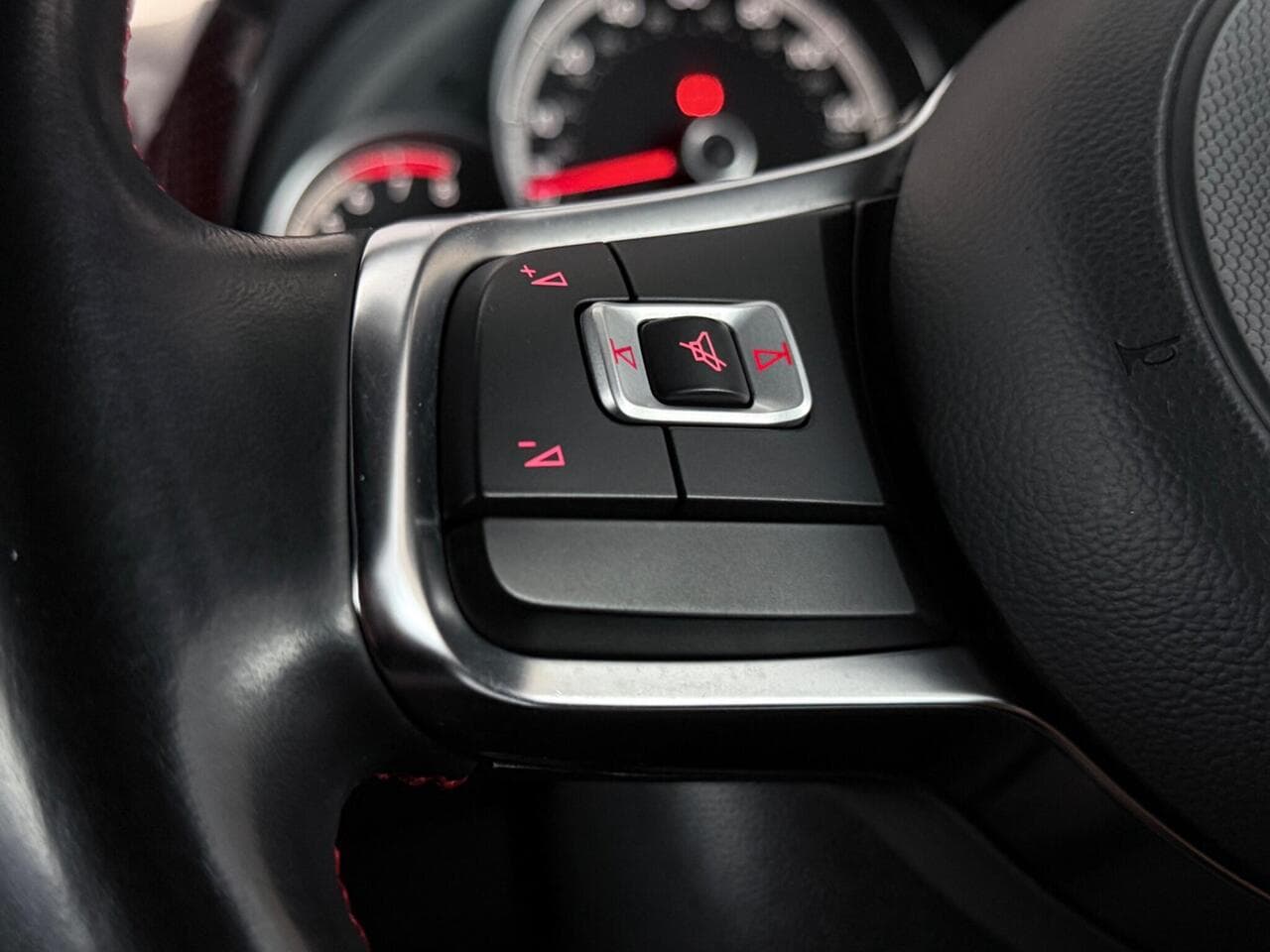 Volkswagen up! thumbnail Misc Controls