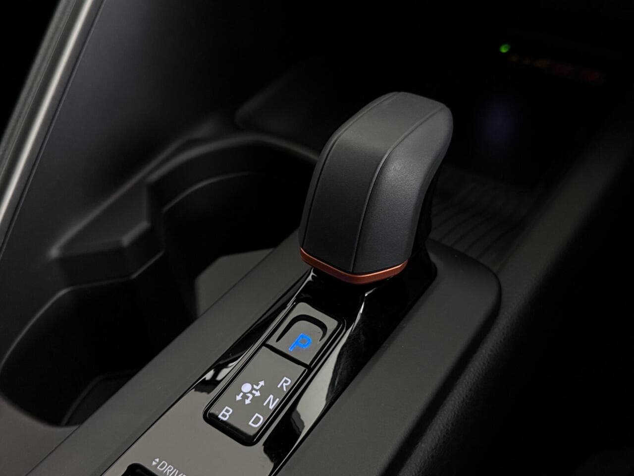 Toyota C-HR thumbnail Interior Front