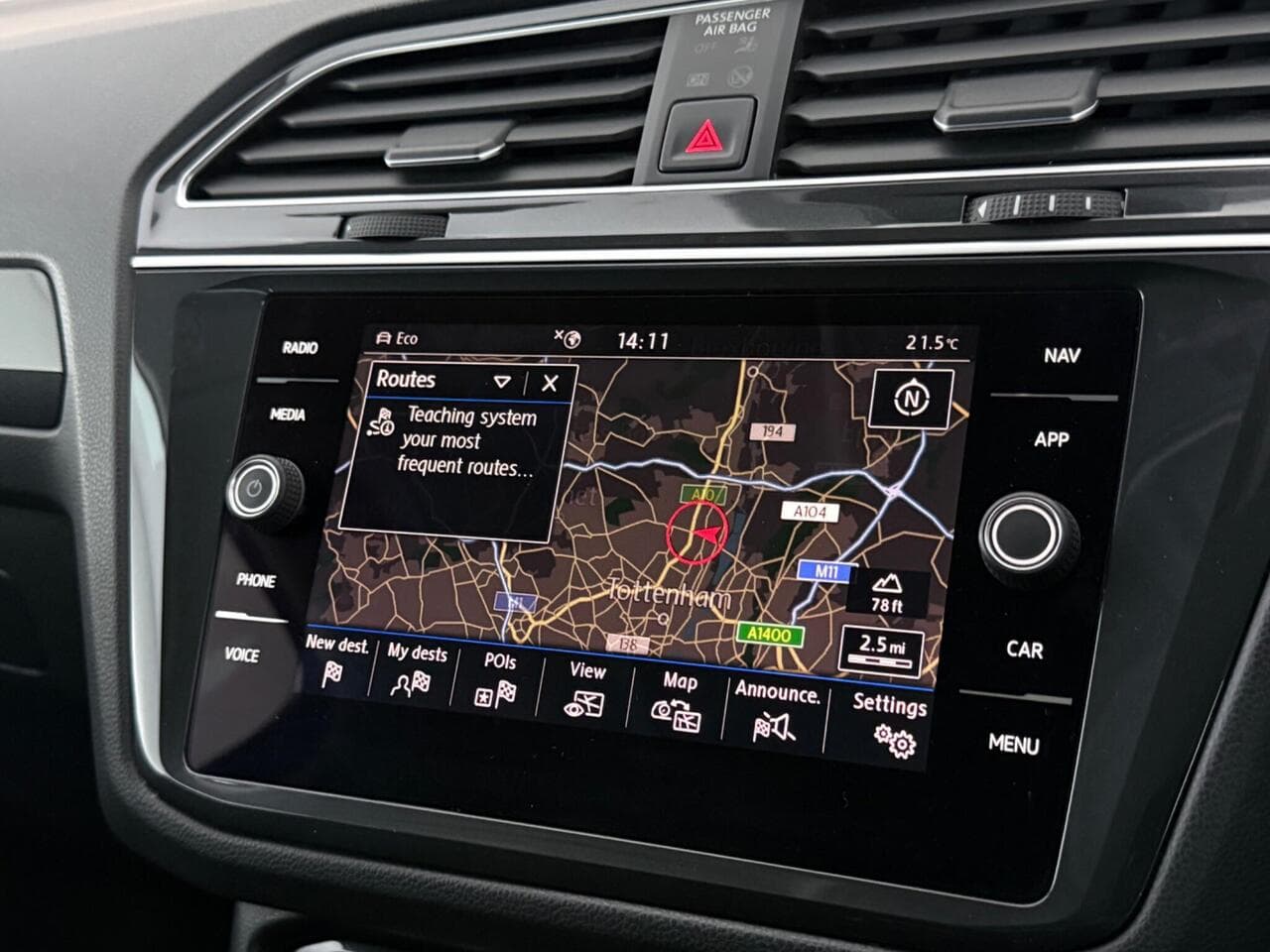 Volkswagen Tiguan thumbnail Infotainment System