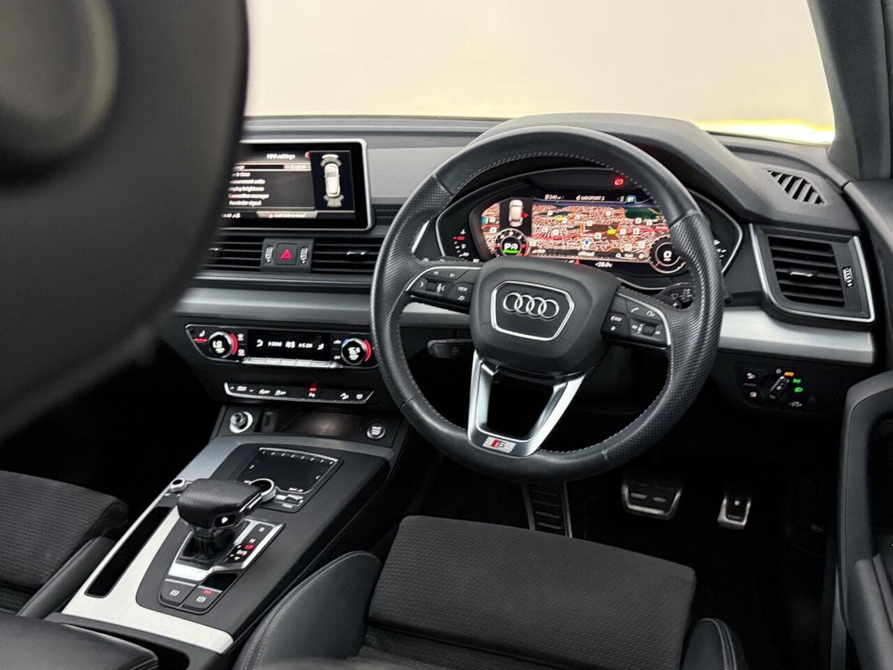 Audi Q5 thumbnail Interior Front