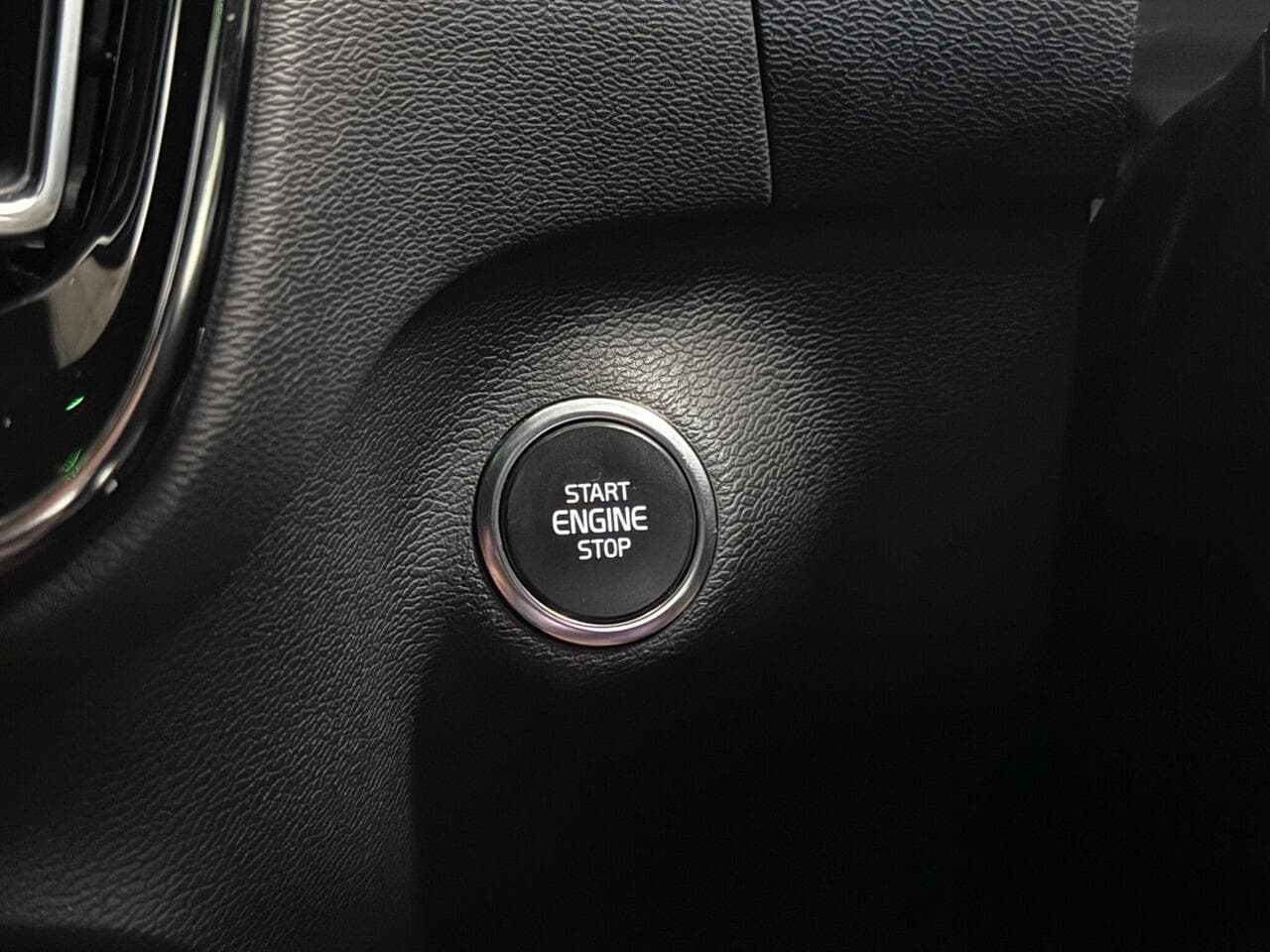 Volvo XC40 thumbnail Misc Controls