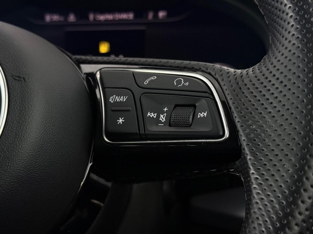Audi Q2 thumbnail Misc Controls