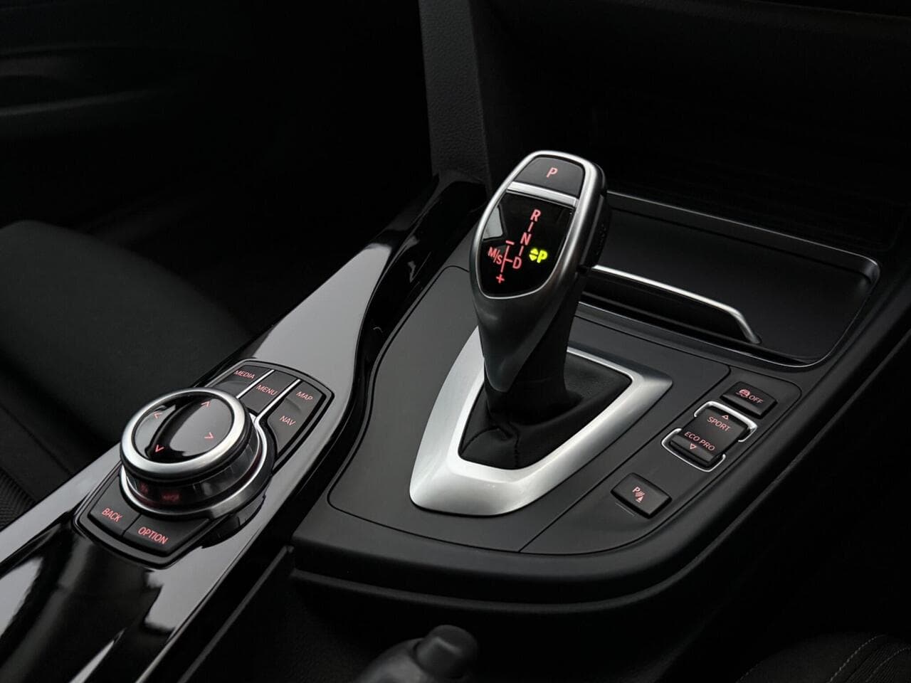 BMW 3 Series Gran Turismo thumbnail Interior Front