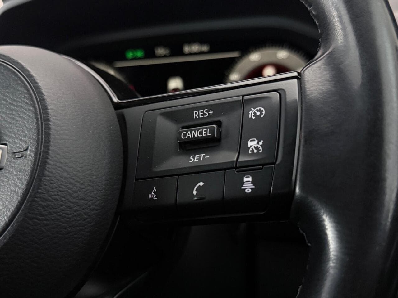 Nissan Qashqai thumbnail Misc Controls