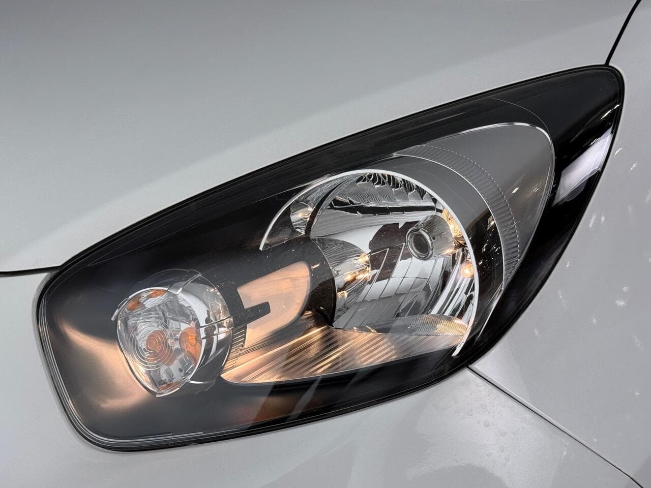 Kia Picanto thumbnail Lights Front