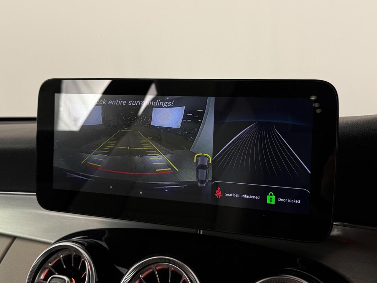 Mercedes-Benz C Class thumbnail Infotainment System
