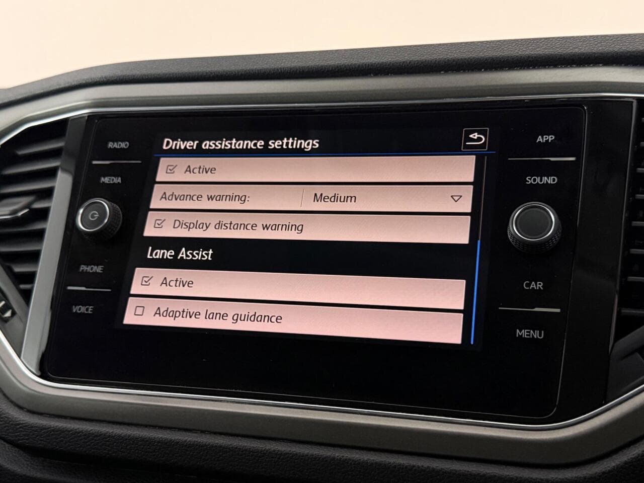 Volkswagen T-Roc thumbnail Infotainment System