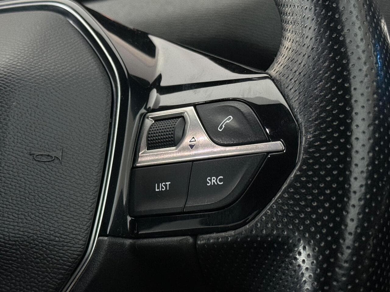 Peugeot 5008 thumbnail Misc Controls