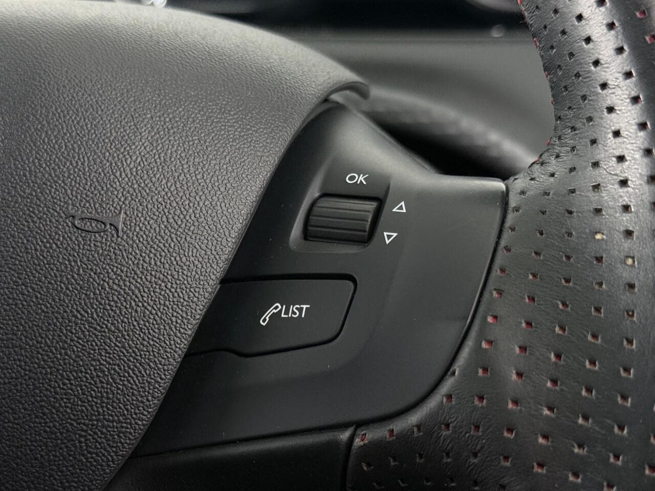 Peugeot 2008 thumbnail Misc Controls