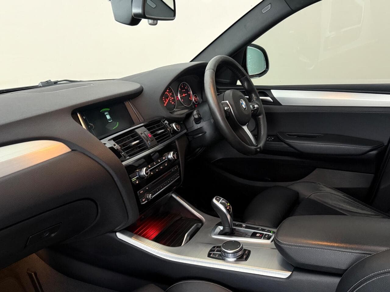 BMW X4 thumbnail Interior Front