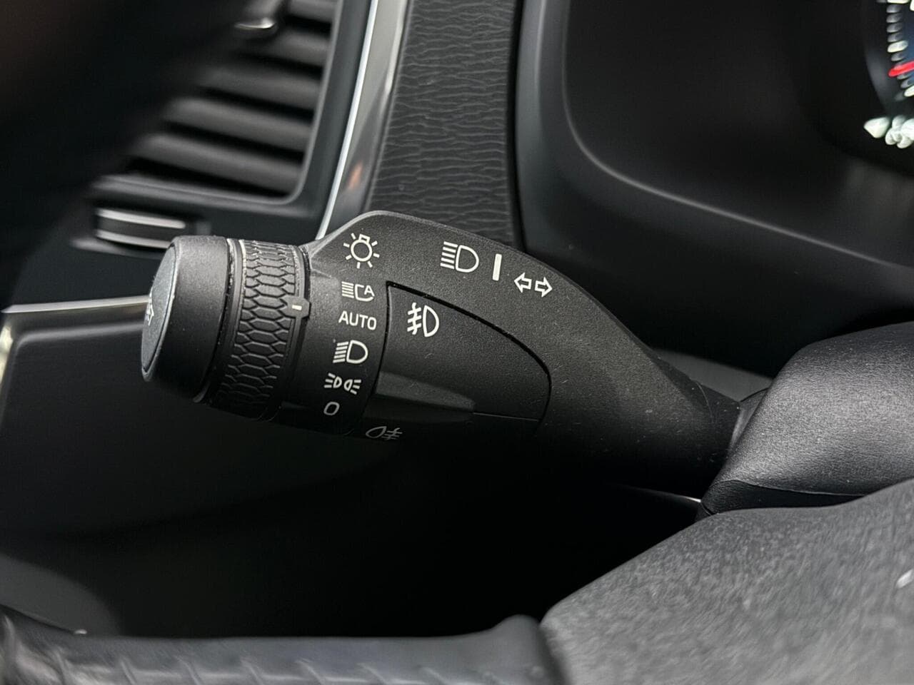 Volvo XC90 thumbnail Misc Controls