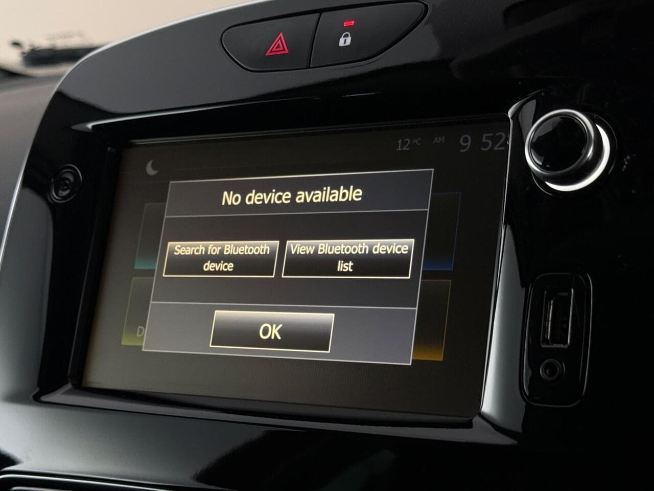 Renault Clio thumbnail Infotainment System