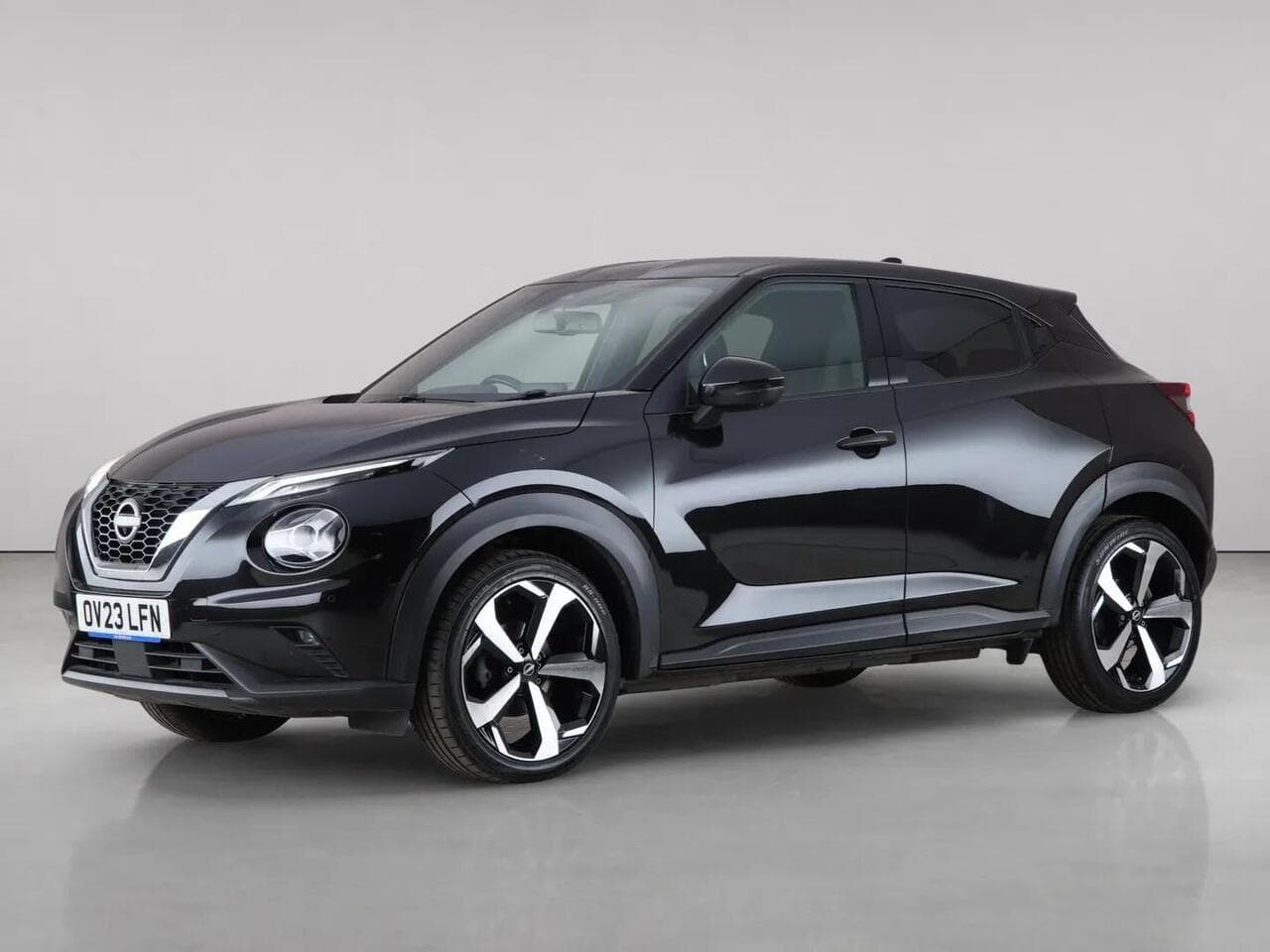 Nissan Juke thumbnail Front Left