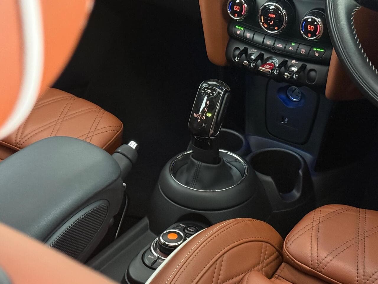 MINI Hatch thumbnail Interior Front