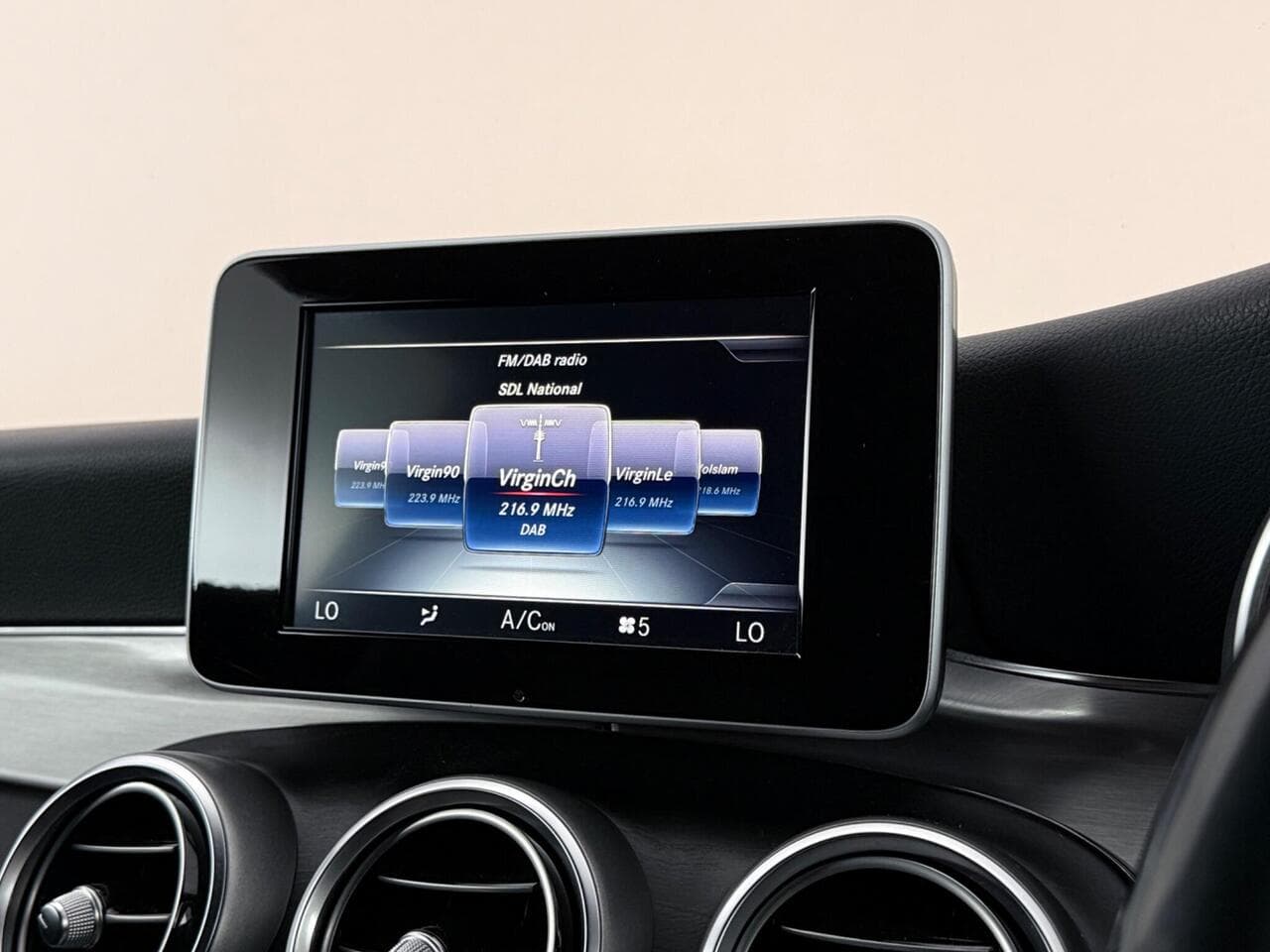 Mercedes-Benz C Class thumbnail Infotainment System