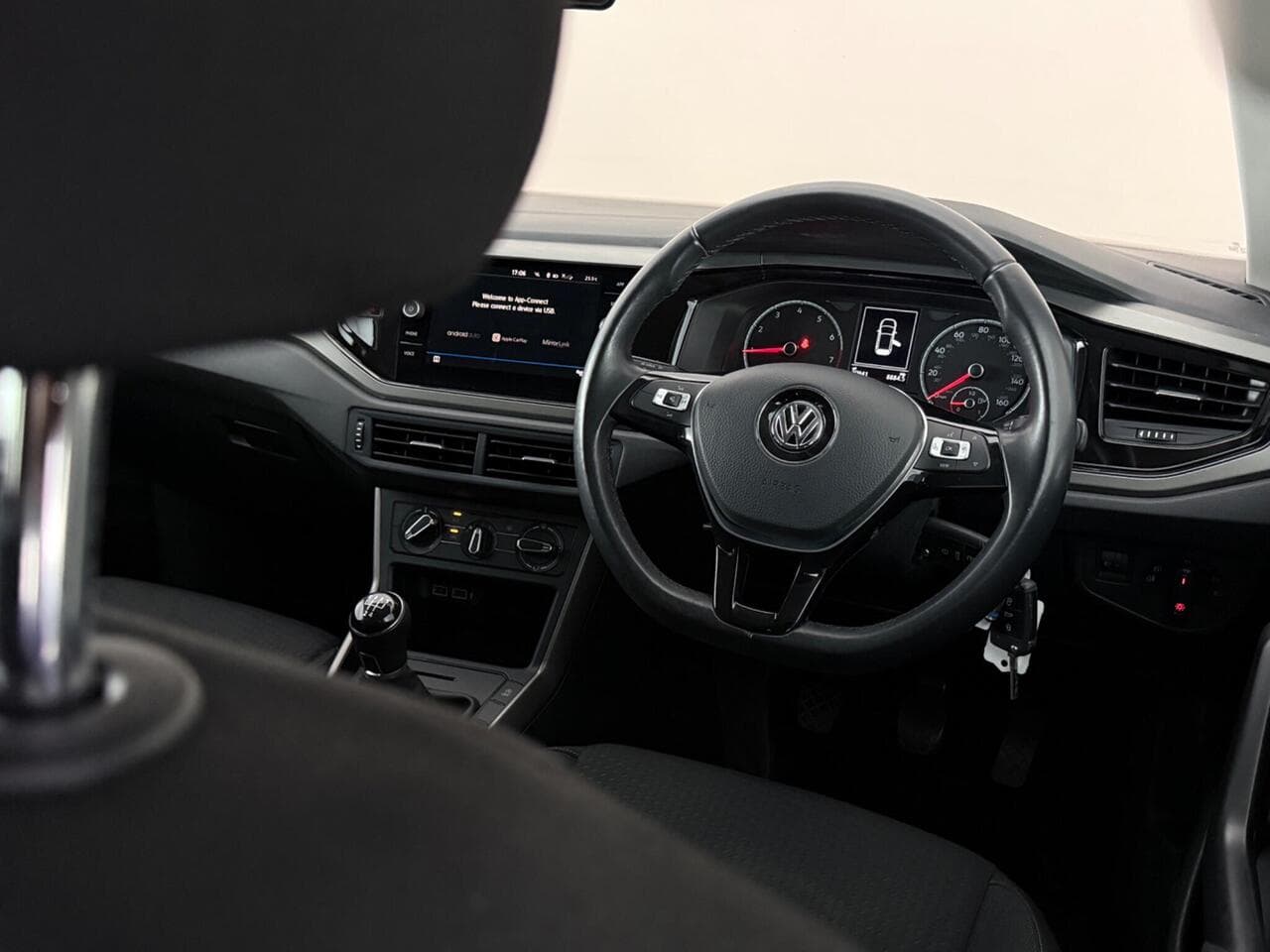 Volkswagen Polo thumbnail Interior Front