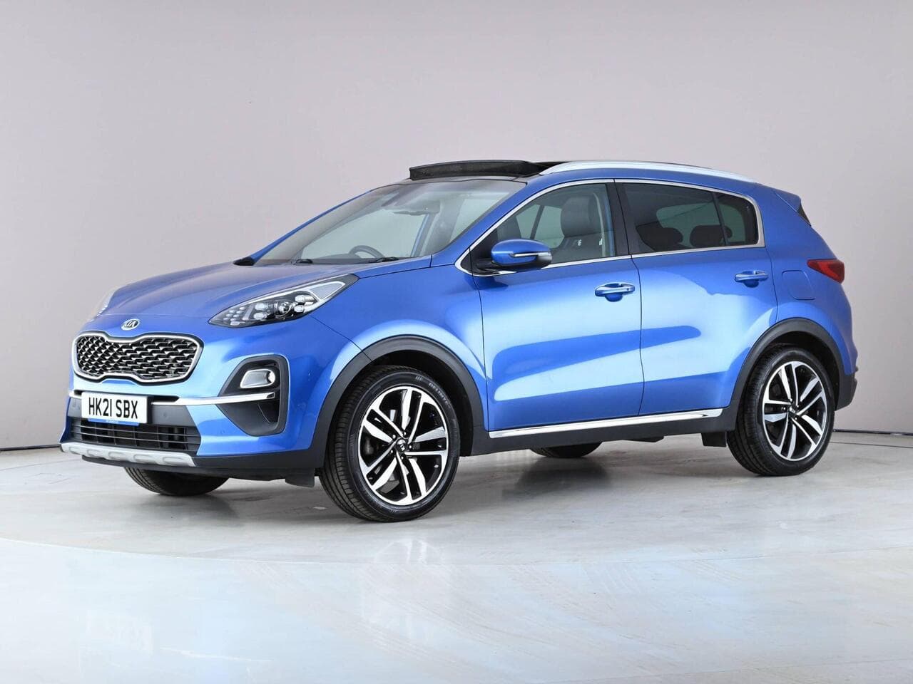 Kia Sportage thumbnail Front Left