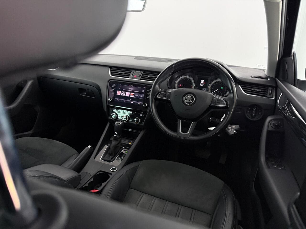 Skoda Octavia thumbnail Interior Front