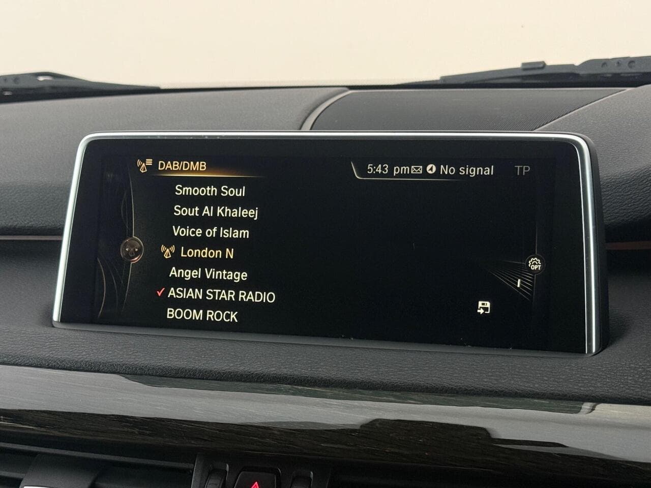 BMW X5 thumbnail Infotainment System