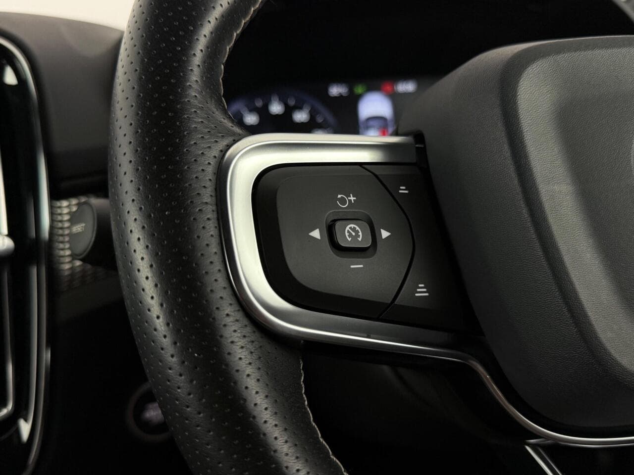 Volvo XC40 thumbnail Misc Controls