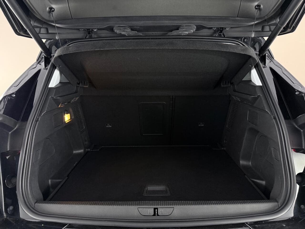 Vauxhall Grandland thumbnail Boot