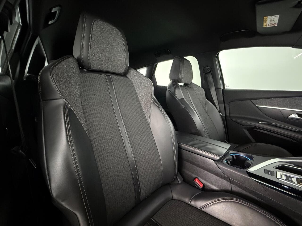 Peugeot 3008 thumbnail Seat Driver
