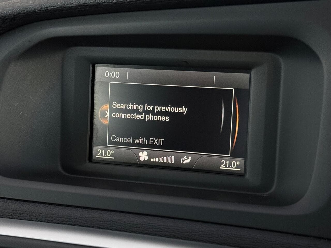 Volvo V40 Cross Country thumbnail Infotainment System