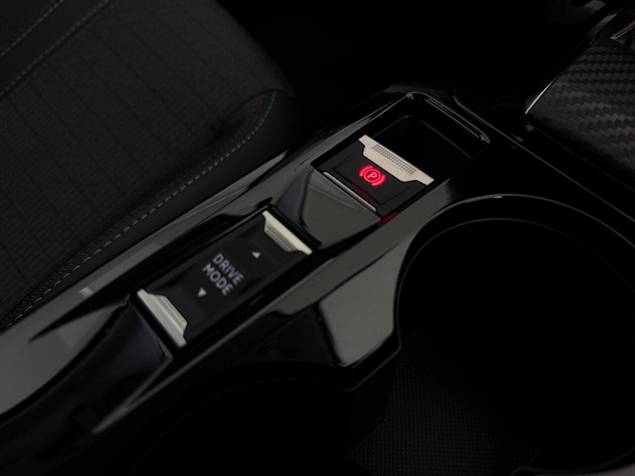 Peugeot 208 thumbnail Misc Controls