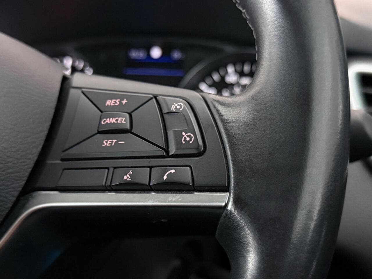 Nissan Qashqai thumbnail Misc Controls