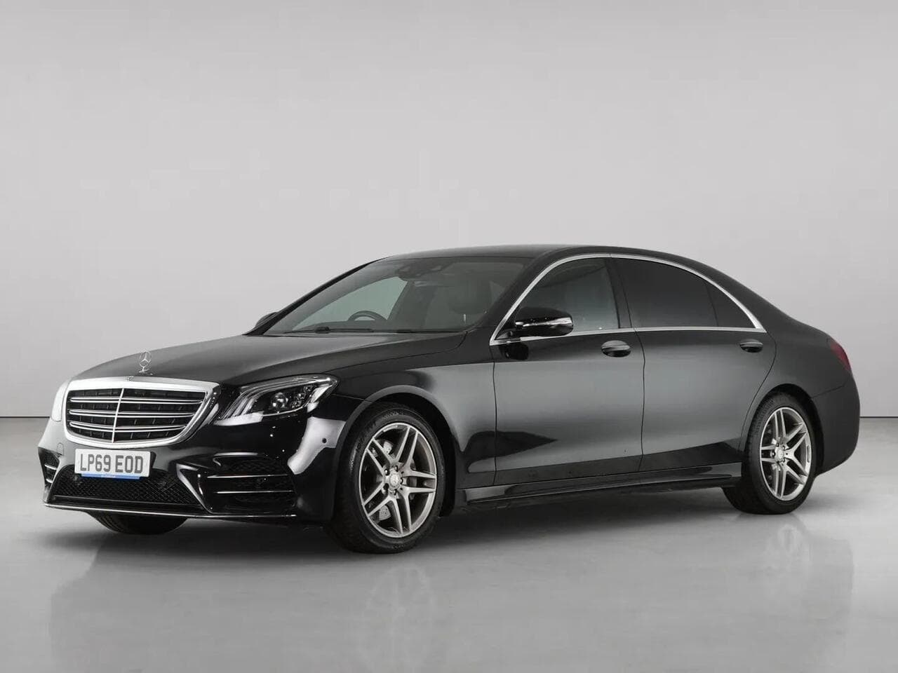 Mercedes-Benz S Class thumbnail Front Left