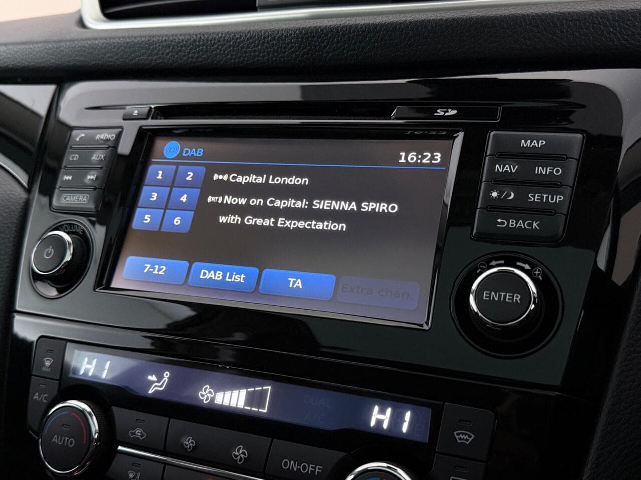Nissan Qashqai thumbnail Infotainment System
