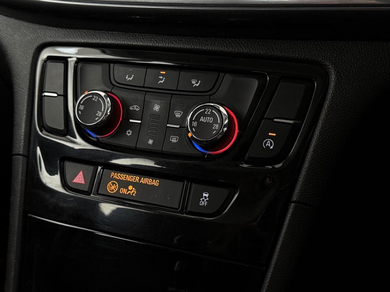 Vauxhall Mokka X thumbnail Misc Controls