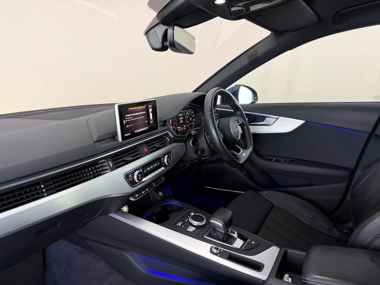 Audi A4 Avant thumbnail Interior Front