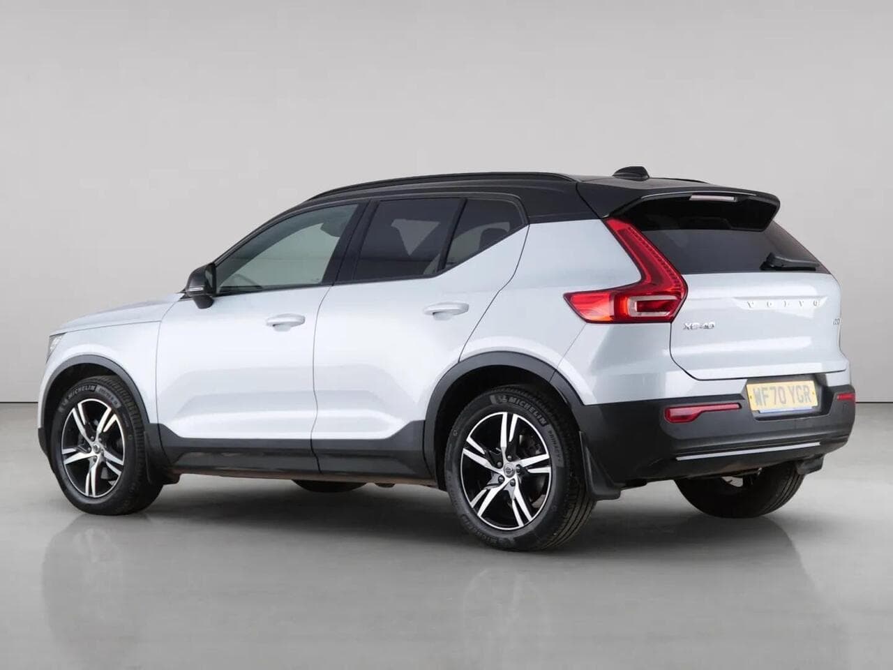 Volvo XC40 thumbnail Rear Left