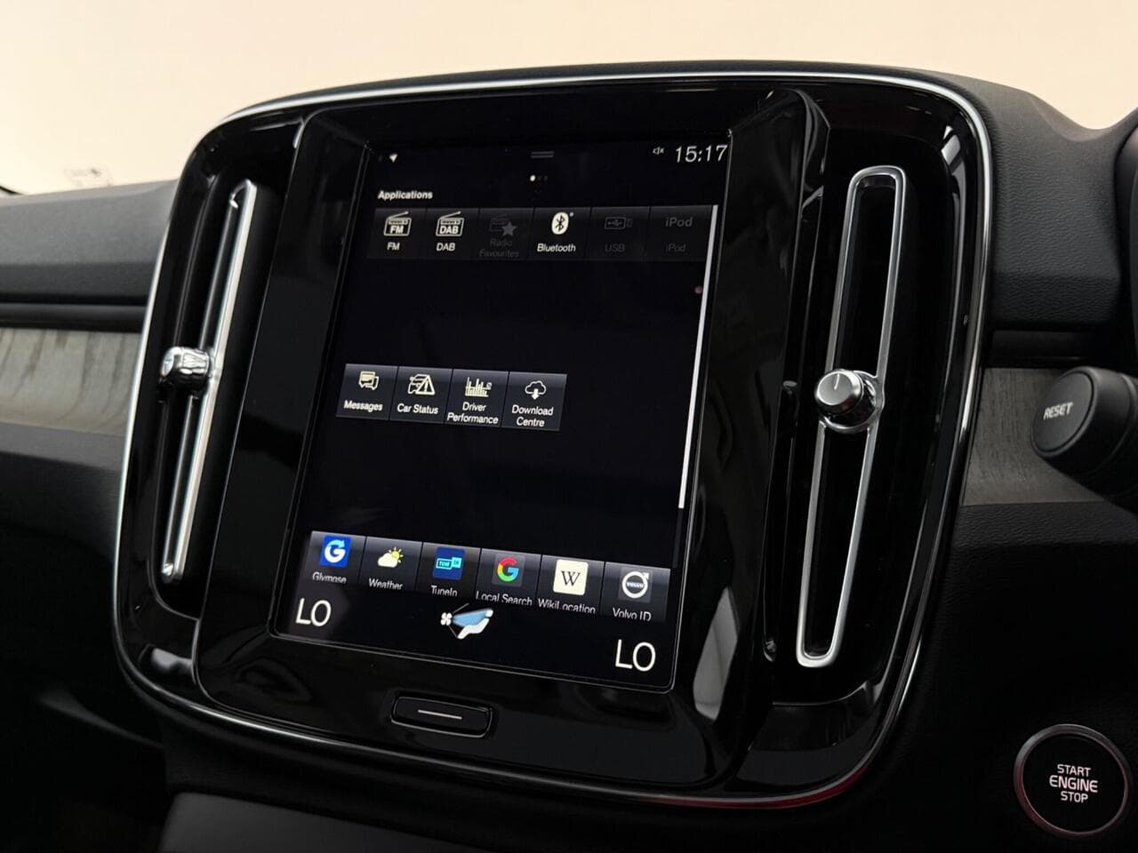 Volvo XC40 thumbnail Infotainment System