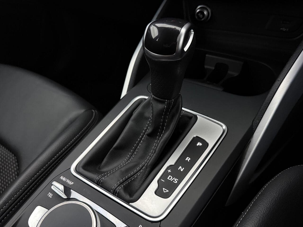 Audi Q2 thumbnail Interior Front